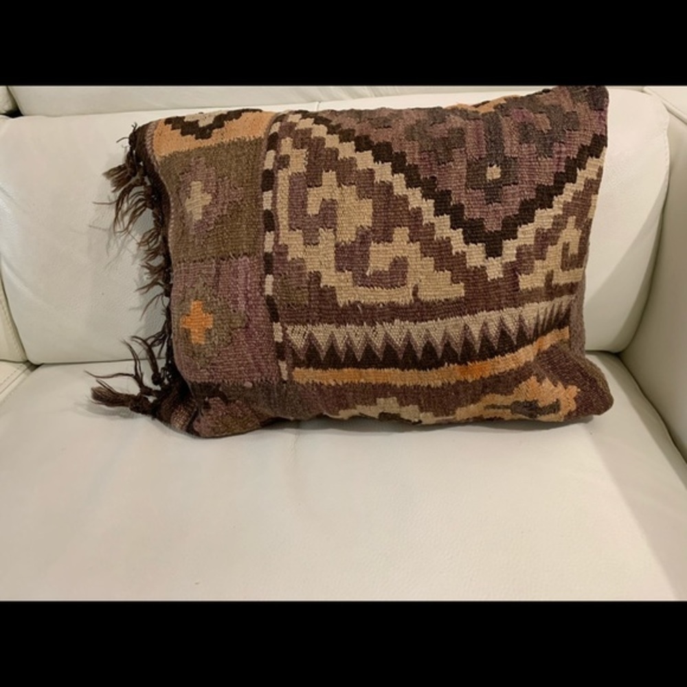 Geometric Patterned Throw Pillow case